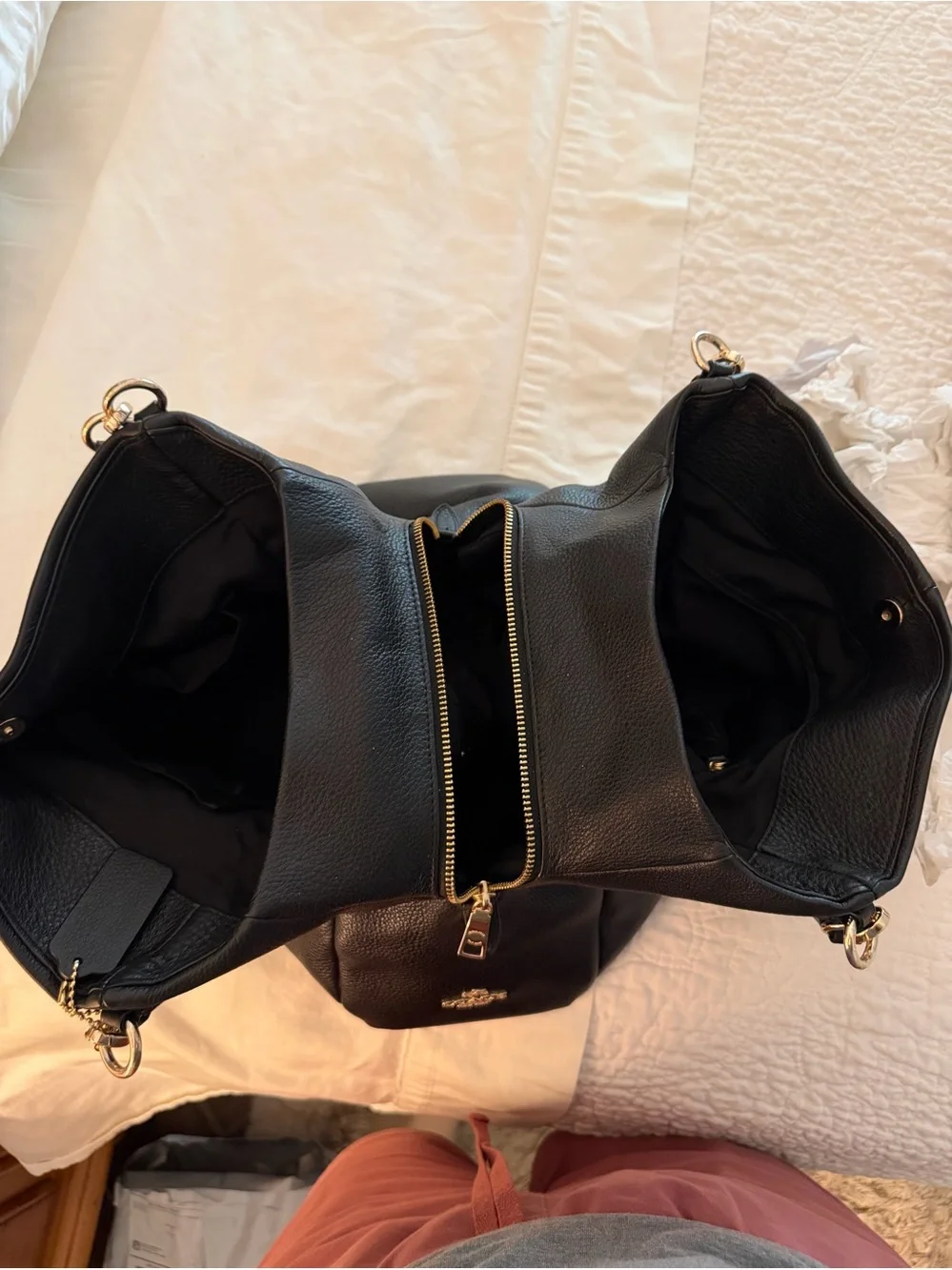 Coach - Black Leather Shoulder Bag - Classic Women's Tote